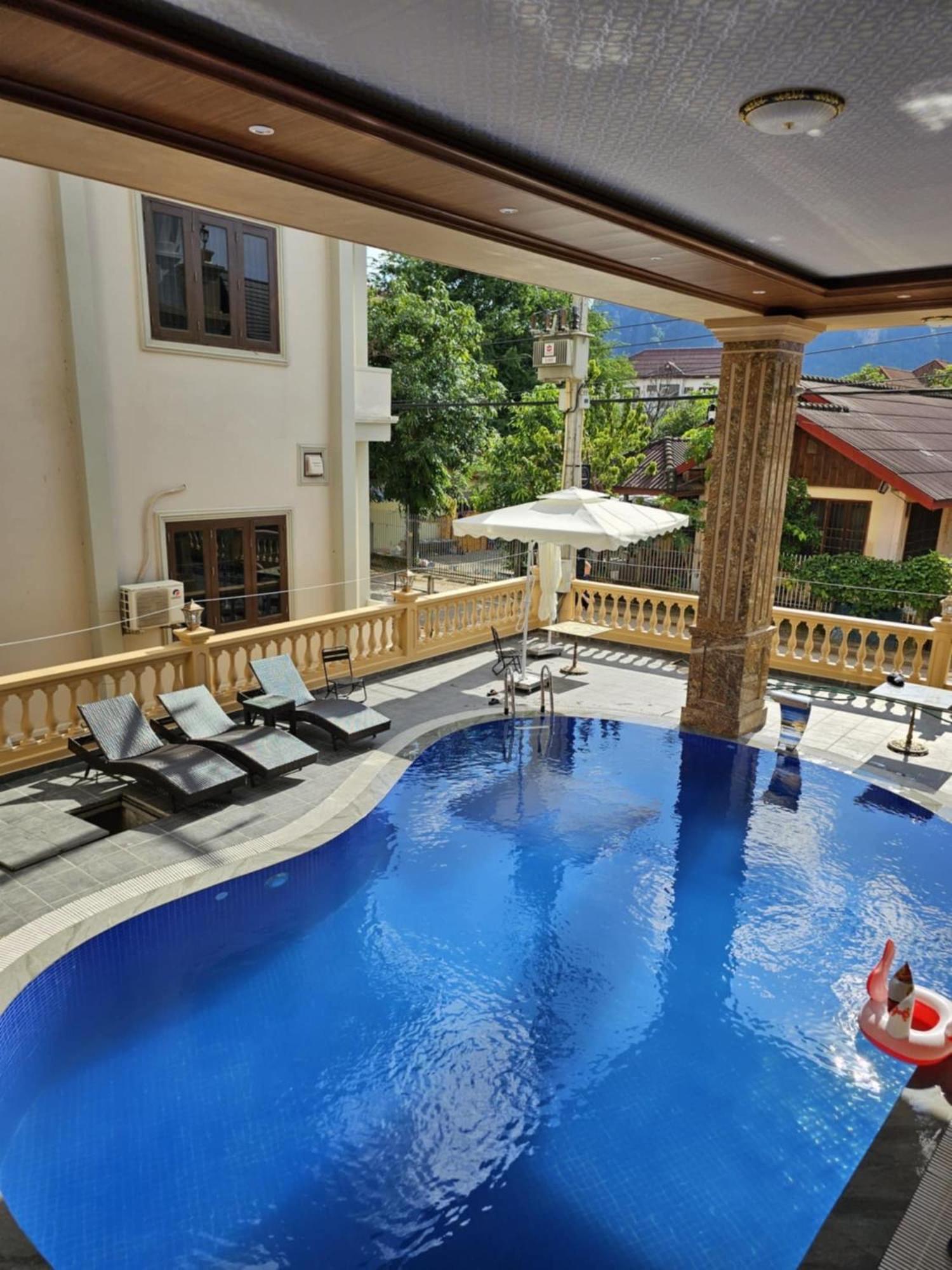 Sky Hotel Vang Vieng Bagian luar foto