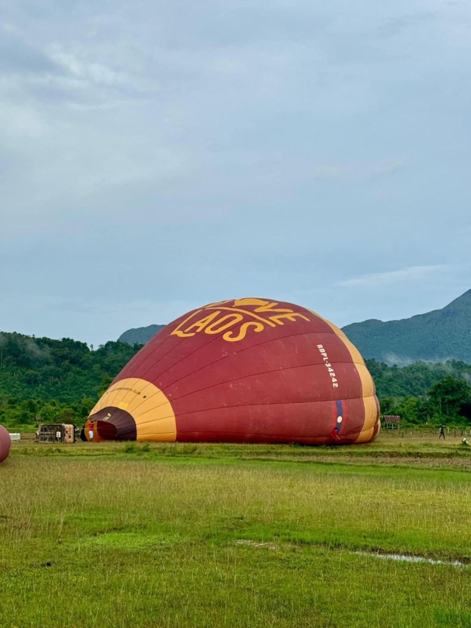 Sky Hotel Vang Vieng Bagian luar foto