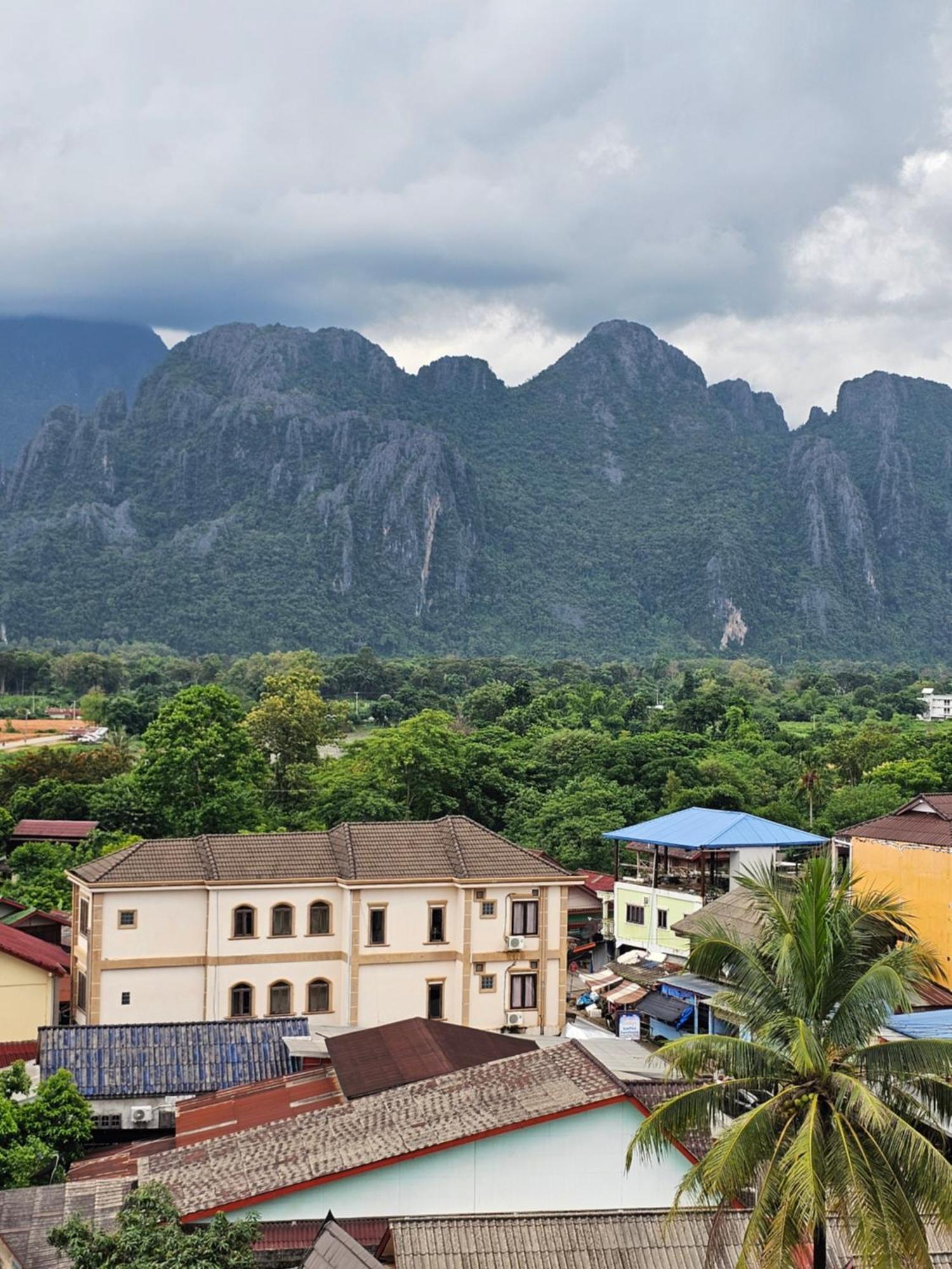 Sky Hotel Vang Vieng Bagian luar foto
