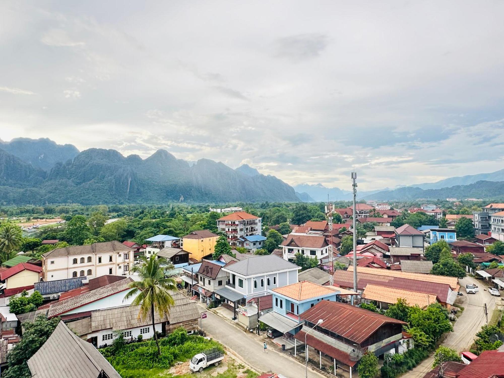 Sky Hotel Vang Vieng Bagian luar foto