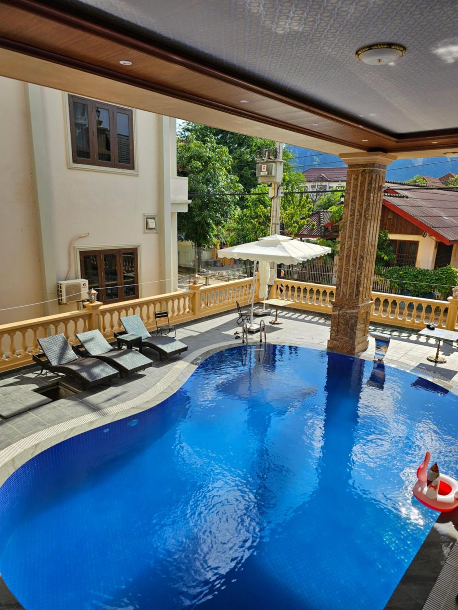 Sky Hotel Vang Vieng Bagian luar foto