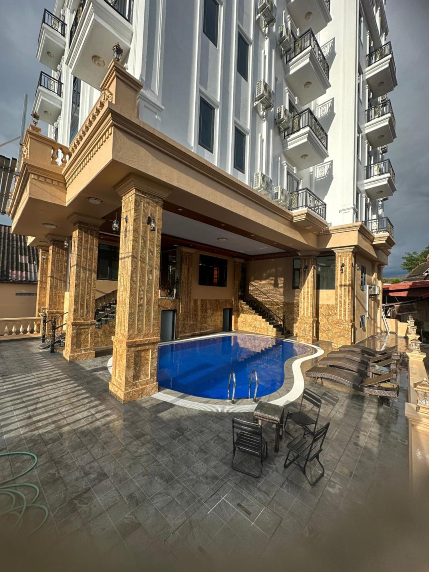 Sky Hotel Vang Vieng Bagian luar foto